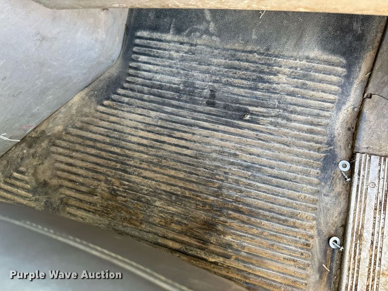 image for item EM3791 2005 Freightliner CST120 truck cab and chassis