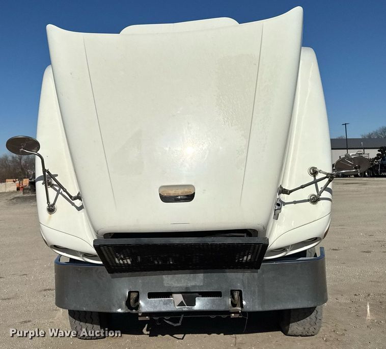 image for item EM3791 2005 Freightliner CST120 truck cab and chassis