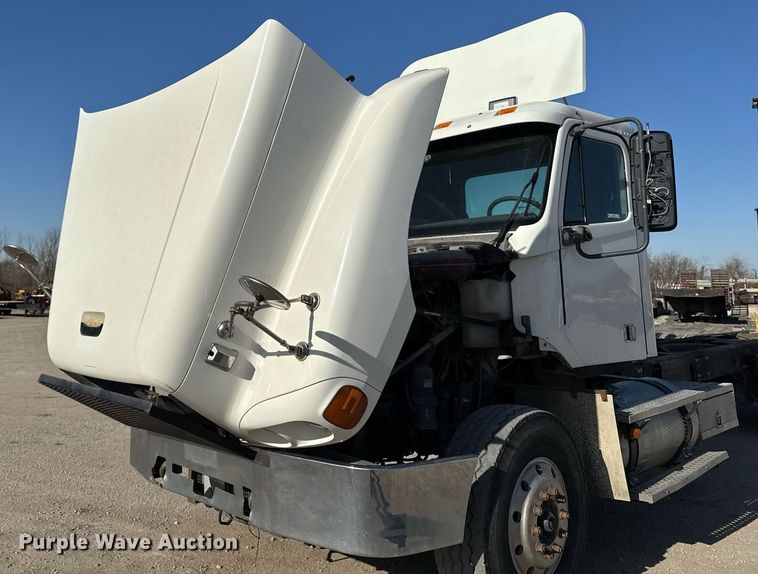 image for item EM3791 2005 Freightliner CST120 truck cab and chassis