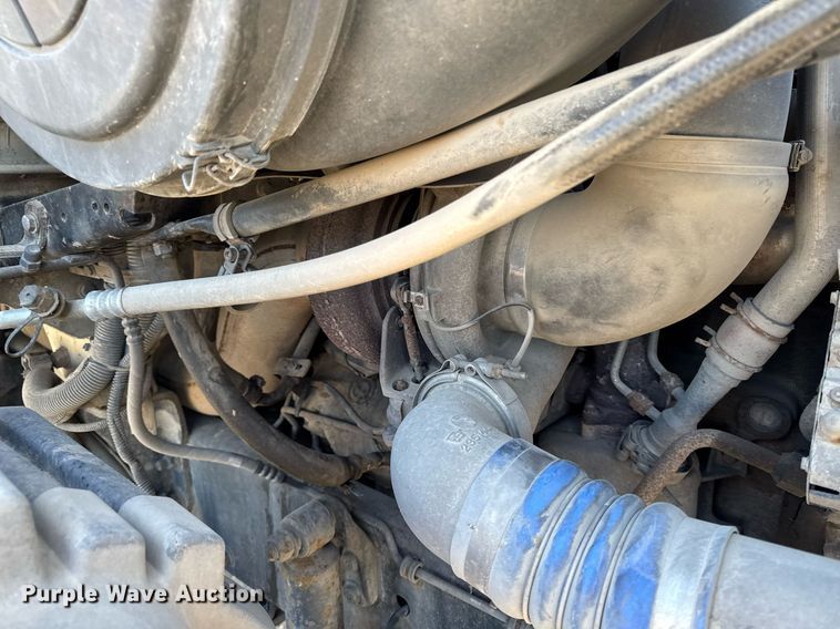 image for item EM3791 2005 Freightliner CST120 truck cab and chassis