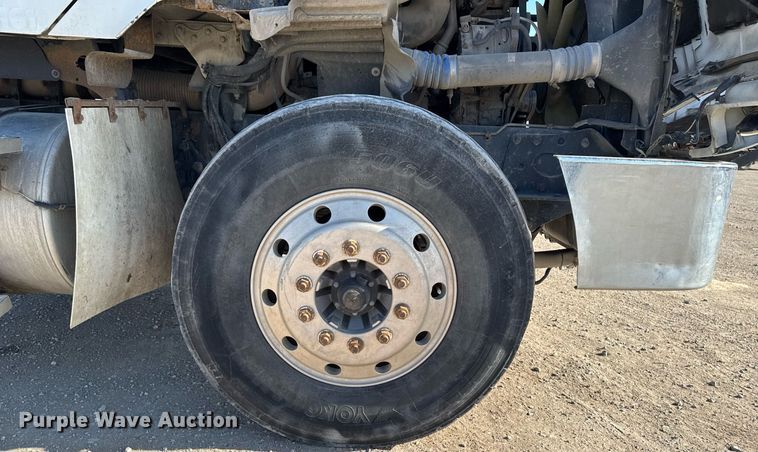 image for item EM3791 2005 Freightliner CST120 truck cab and chassis