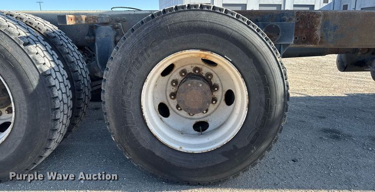 image for item EM3791 2005 Freightliner CST120 truck cab and chassis