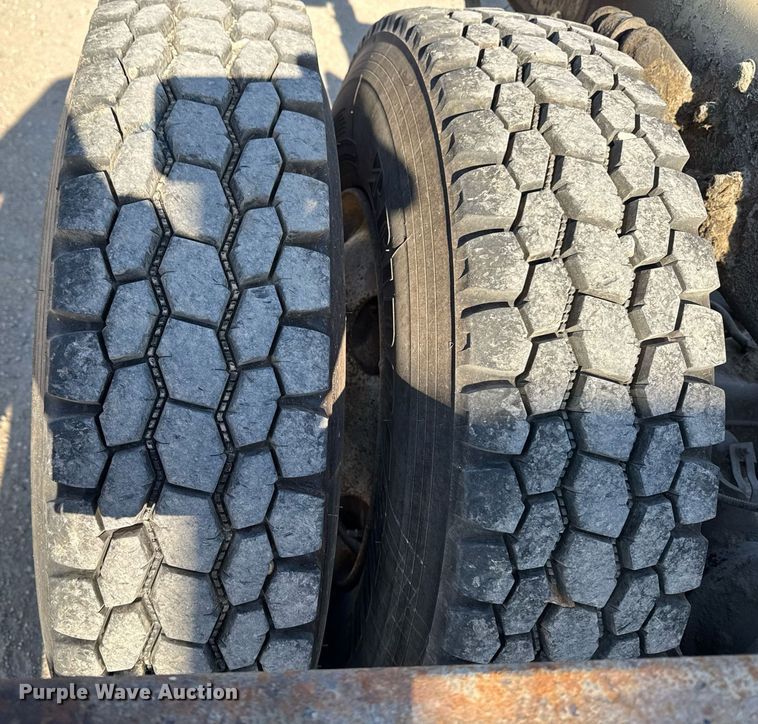 image for item EM3791 2005 Freightliner CST120 truck cab and chassis