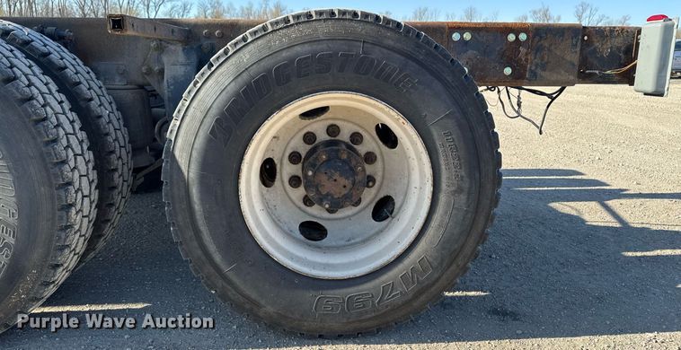 image for item EM3791 2005 Freightliner CST120 truck cab and chassis