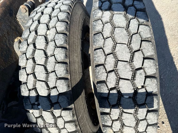 image for item EM3791 2005 Freightliner CST120 truck cab and chassis