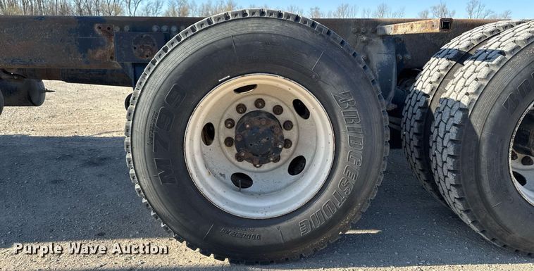 image for item EM3791 2005 Freightliner CST120 truck cab and chassis