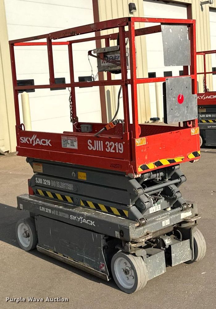 image for item EM3800 2006 Skyjack SJIII 3219 scissor lift