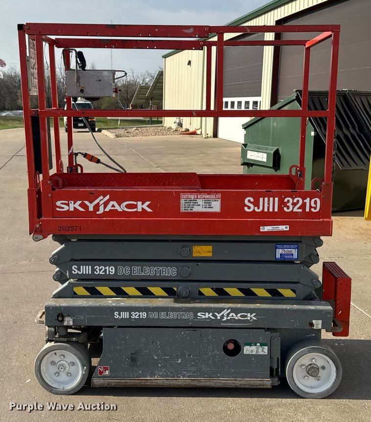 image for item EM3800 2006 Skyjack SJIII 3219 scissor lift