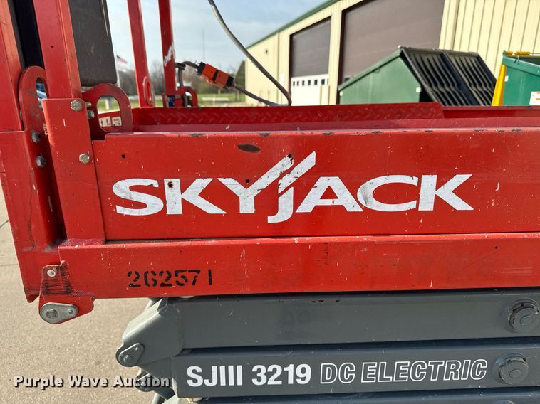 image for item EM3800 2006 Skyjack SJIII 3219 scissor lift
