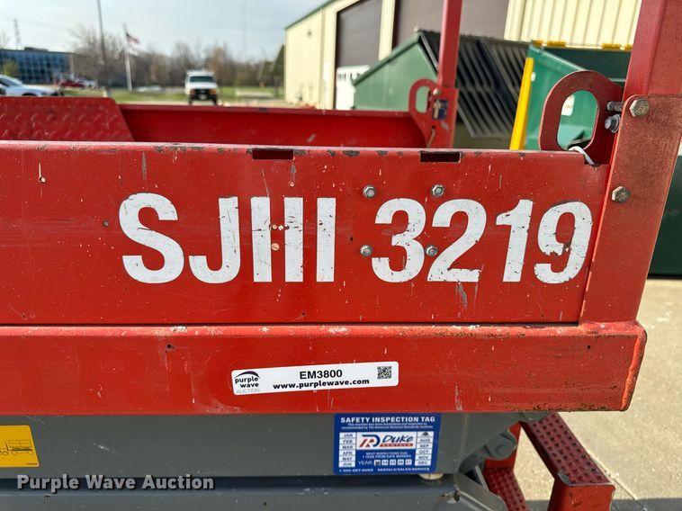 image for item EM3800 2006 Skyjack SJIII 3219 scissor lift