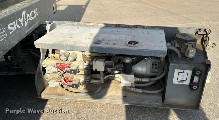 image for item EM3800 2006 Skyjack SJIII 3219 scissor lift