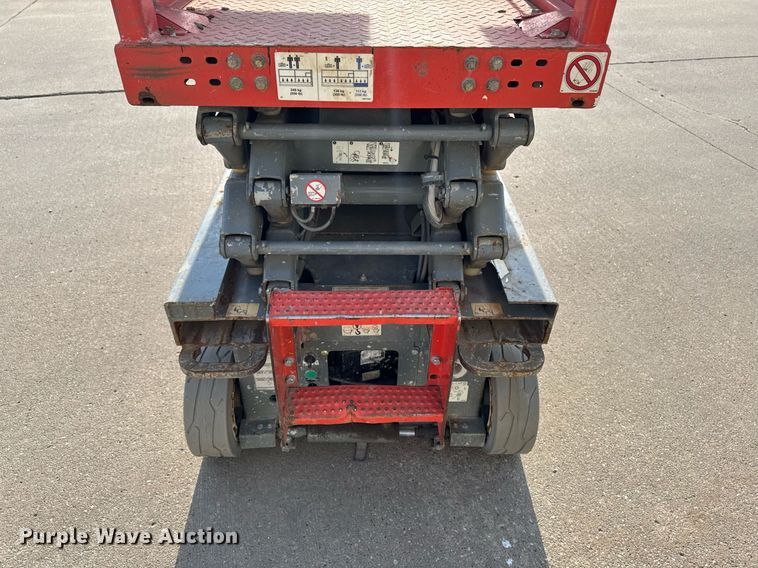 image for item EM3800 2006 Skyjack SJIII 3219 scissor lift