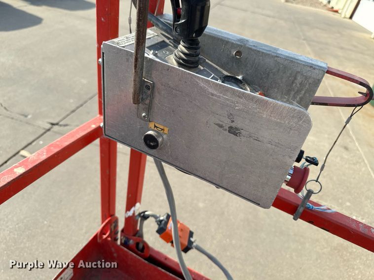 image for item EM3800 2006 Skyjack SJIII 3219 scissor lift