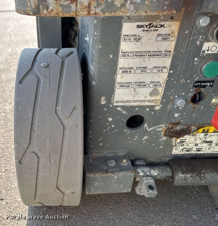 image for item EM3800 2006 Skyjack SJIII 3219 scissor lift