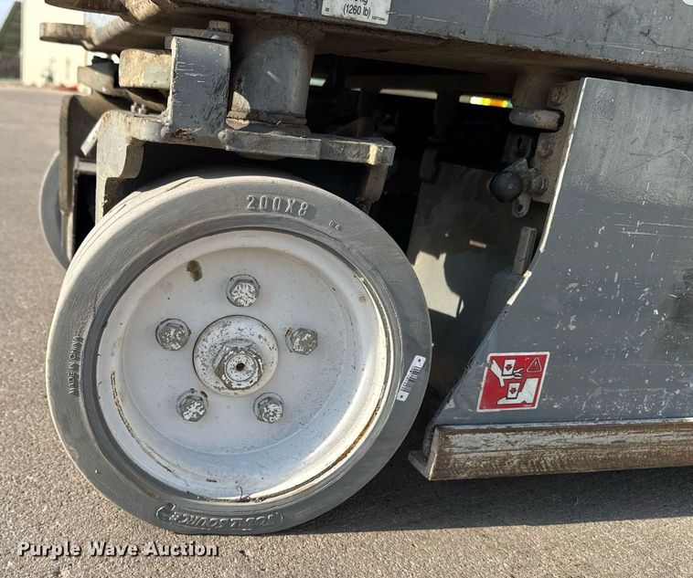 image for item EM3800 2006 Skyjack SJIII 3219 scissor lift