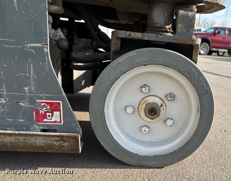 image for item EM3800 2006 Skyjack SJIII 3219 scissor lift