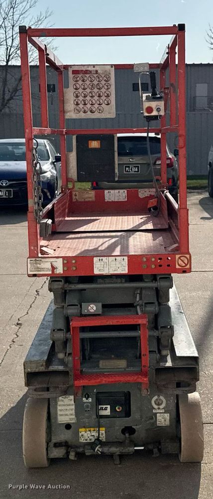 image for item EM3801 2005 Skyjack SJIII 3219 scissor lift