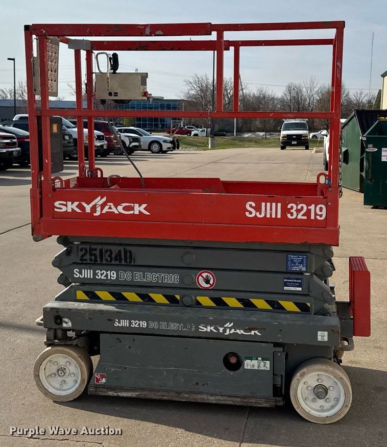 image for item EM3801 2005 Skyjack SJIII 3219 scissor lift