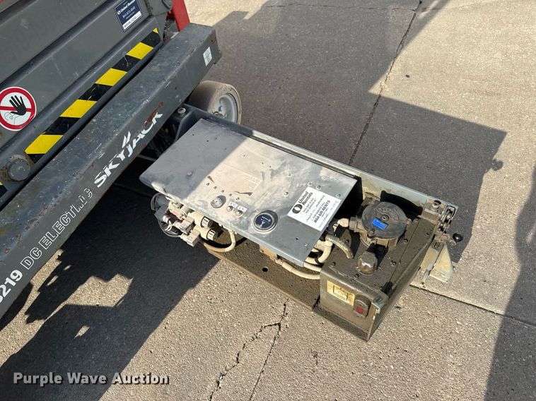 image for item EM3801 2005 Skyjack SJIII 3219 scissor lift