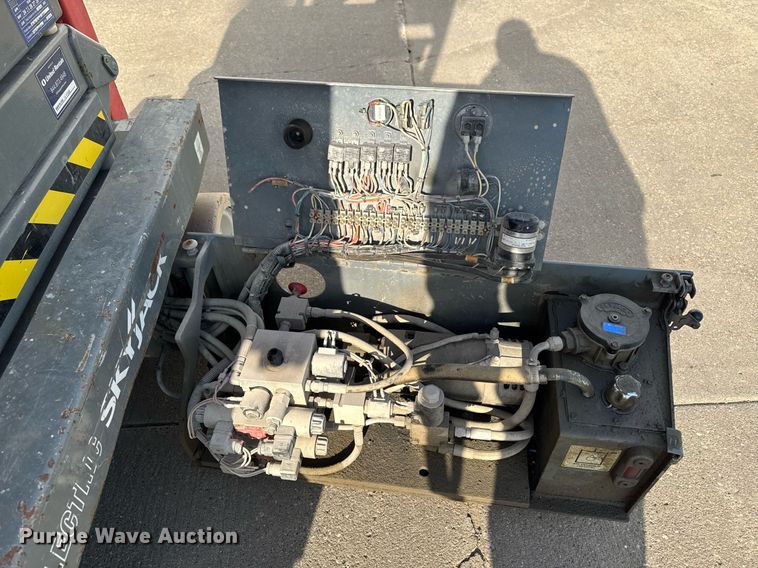 image for item EM3801 2005 Skyjack SJIII 3219 scissor lift