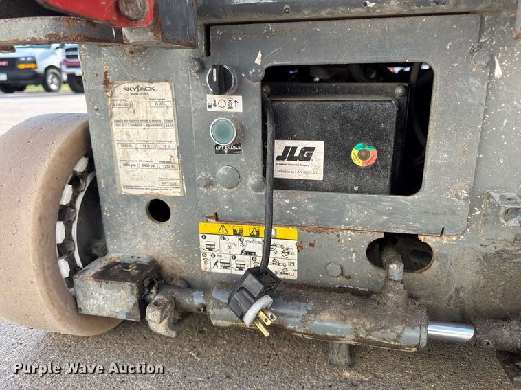 image for item EM3801 2005 Skyjack SJIII 3219 scissor lift