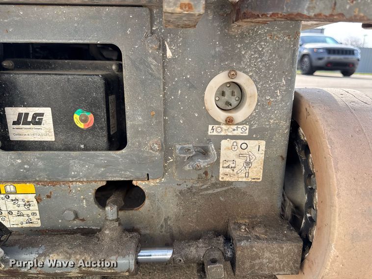 image for item EM3801 2005 Skyjack SJIII 3219 scissor lift