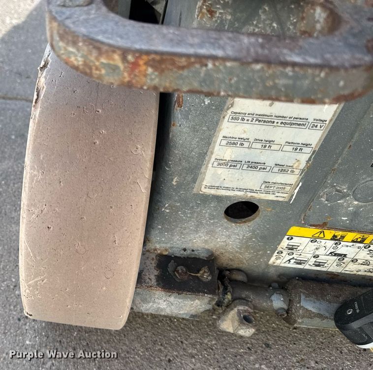 image for item EM3801 2005 Skyjack SJIII 3219 scissor lift