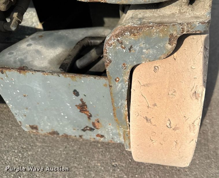 image for item EM3801 2005 Skyjack SJIII 3219 scissor lift