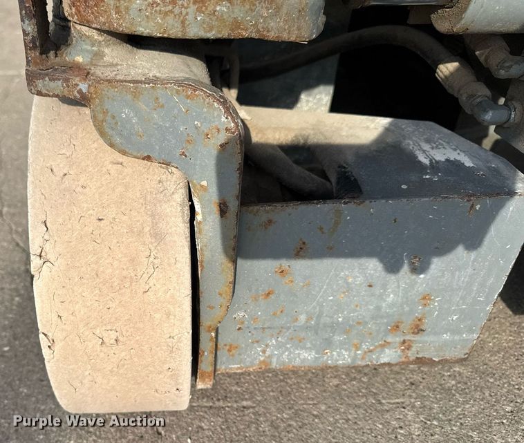 image for item EM3801 2005 Skyjack SJIII 3219 scissor lift