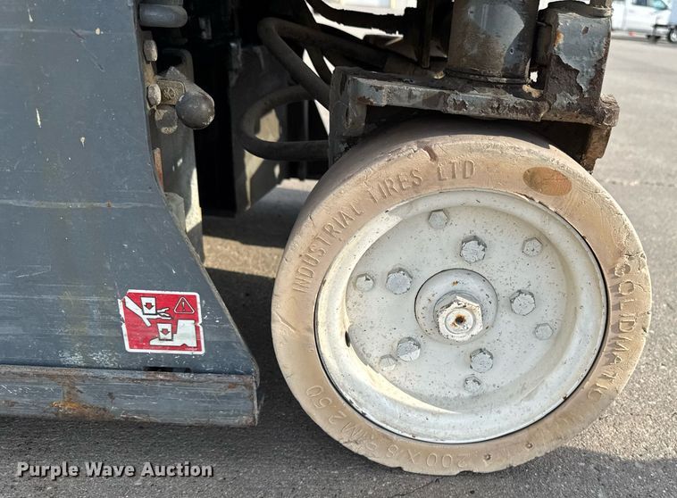 image for item EM3801 2005 Skyjack SJIII 3219 scissor lift