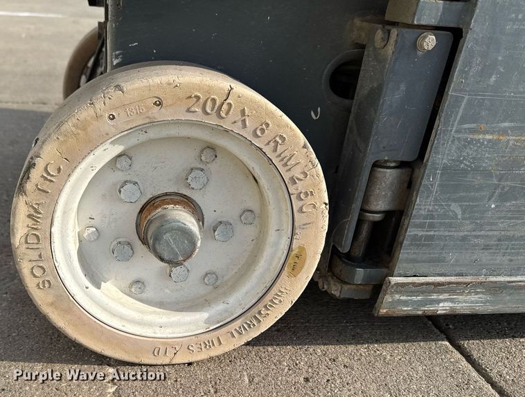 image for item EM3801 2005 Skyjack SJIII 3219 scissor lift