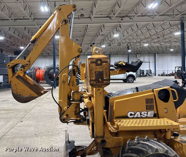 image for item EM3802 2001 Case RT560 trencher