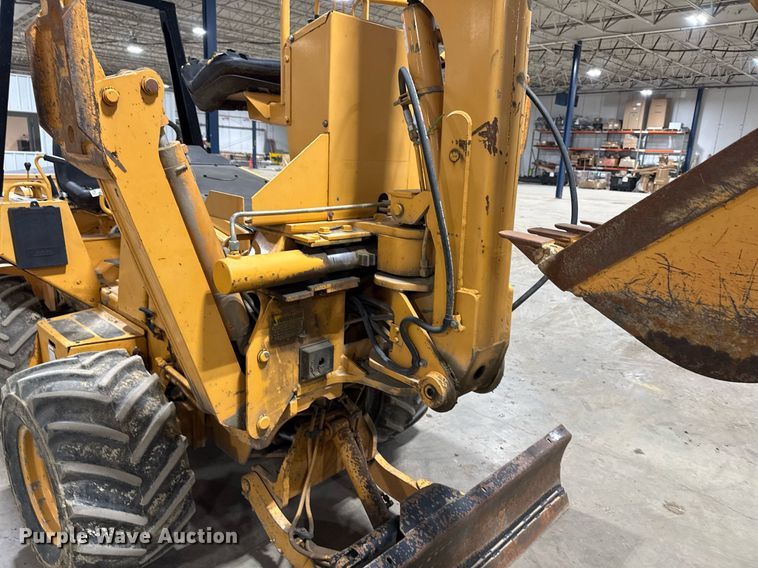 image for item EM3802 2001 Case RT560 trencher