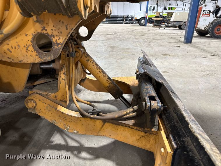 image for item EM3802 2001 Case RT560 trencher