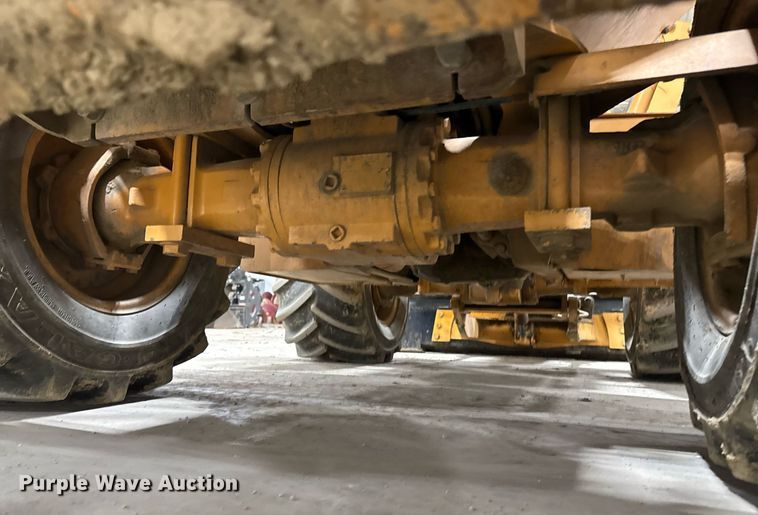 image for item EM3802 2001 Case RT560 trencher