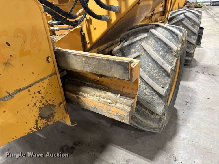 image for item EM3802 2001 Case RT560 trencher