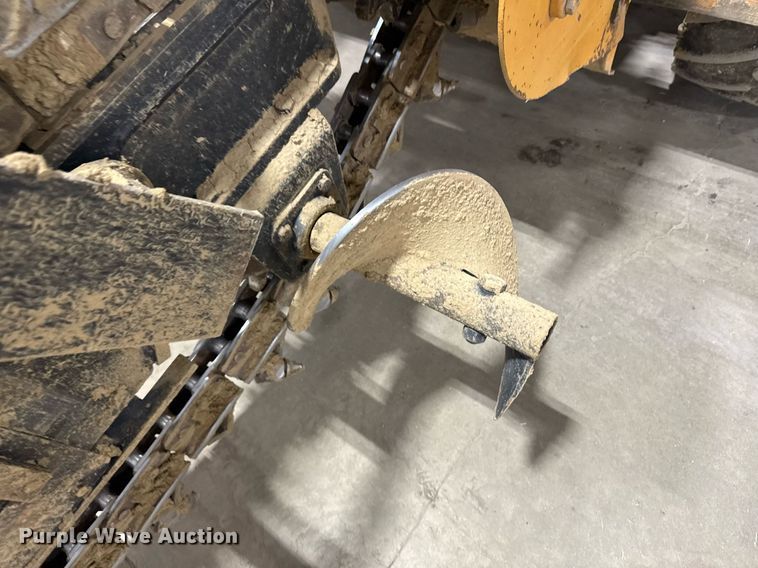 image for item EM3802 2001 Case RT560 trencher
