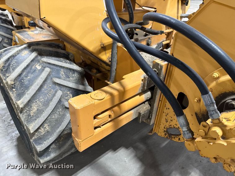 image for item EM3802 2001 Case RT560 trencher