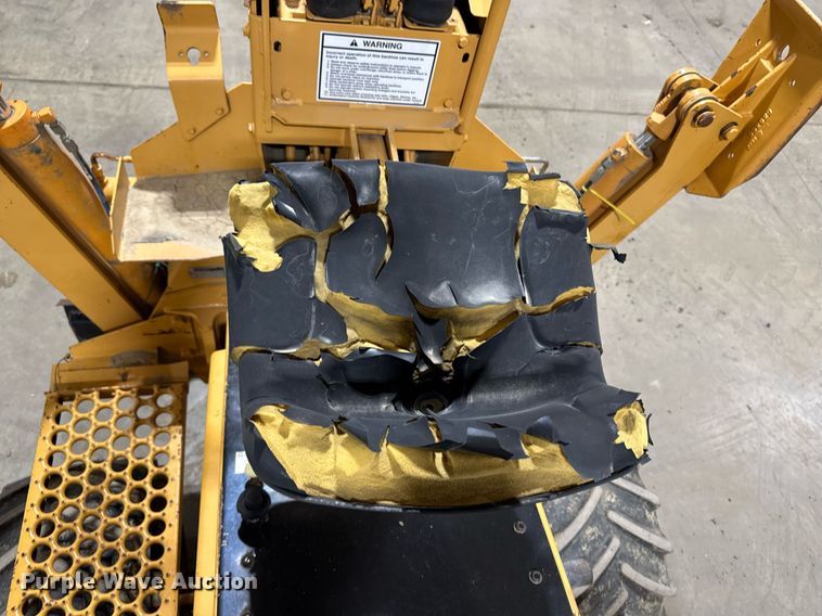 image for item EM3802 2001 Case RT560 trencher