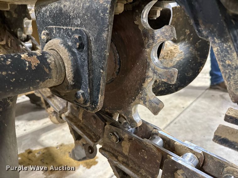 image for item EM3802 2001 Case RT560 trencher