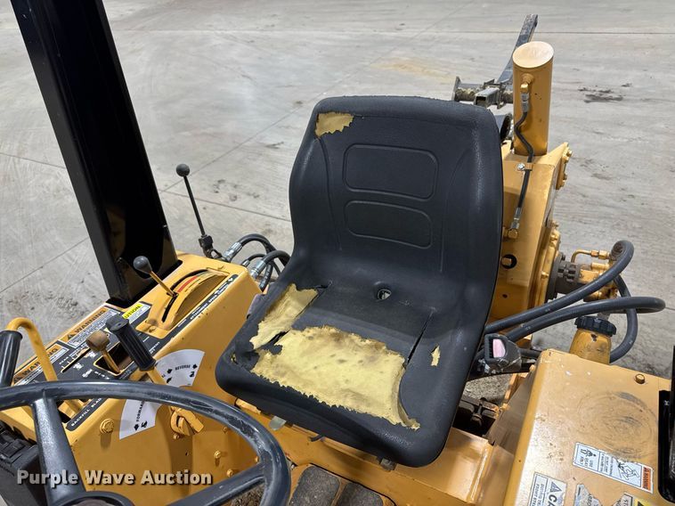 image for item EM3802 2001 Case RT560 trencher