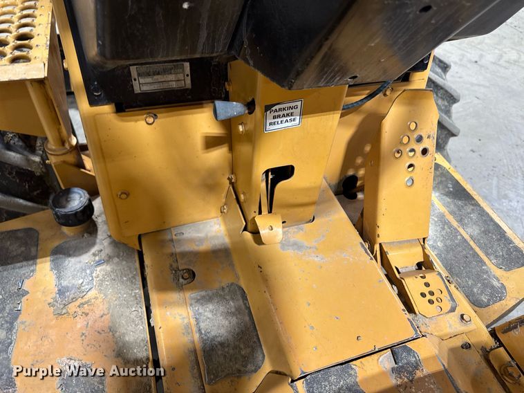 image for item EM3802 2001 Case RT560 trencher