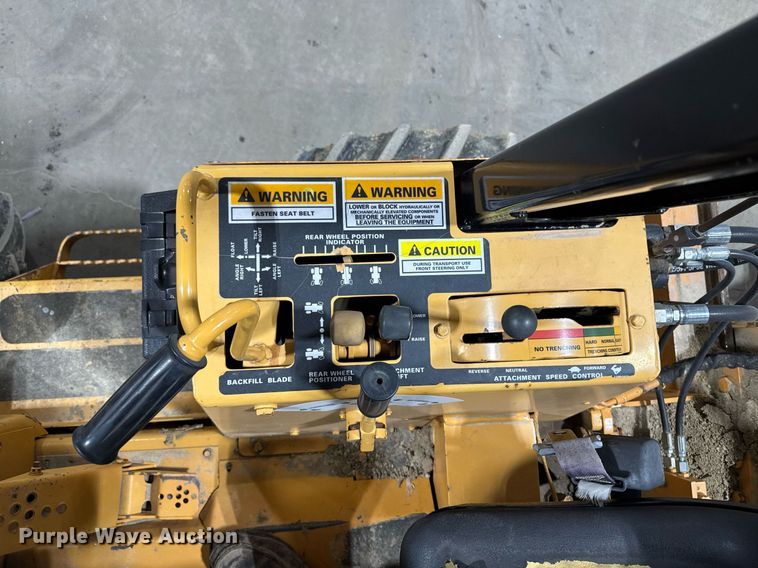 image for item EM3802 2001 Case RT560 trencher