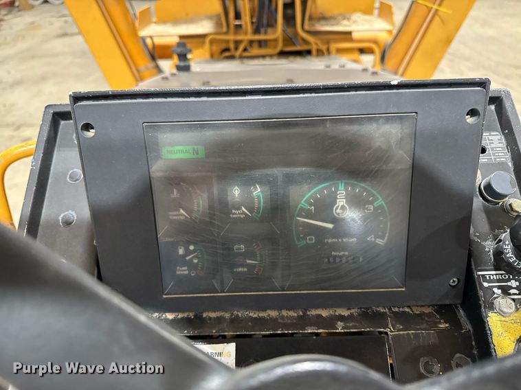 image for item EM3802 2001 Case RT560 trencher