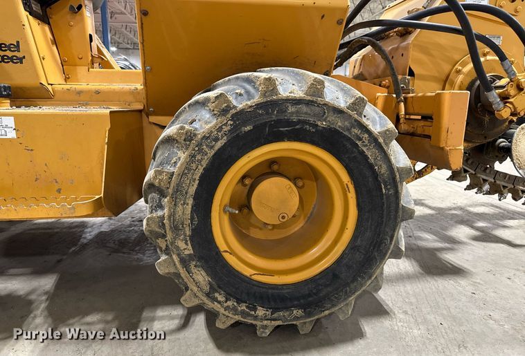 image for item EM3802 2001 Case RT560 trencher