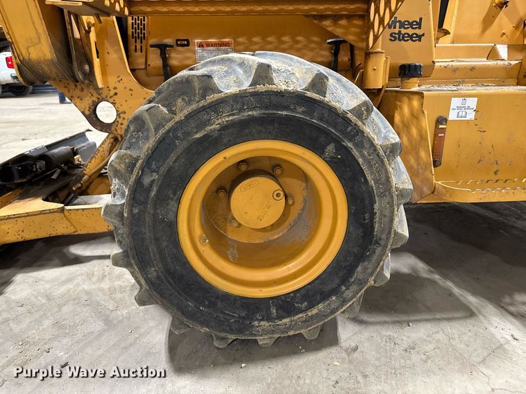 image for item EM3802 2001 Case RT560 trencher