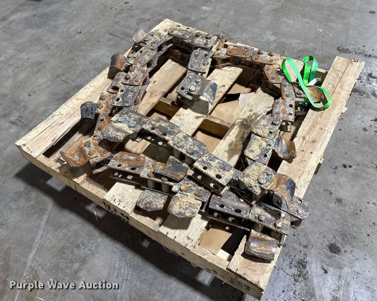 image for item EM3802 2001 Case RT560 trencher