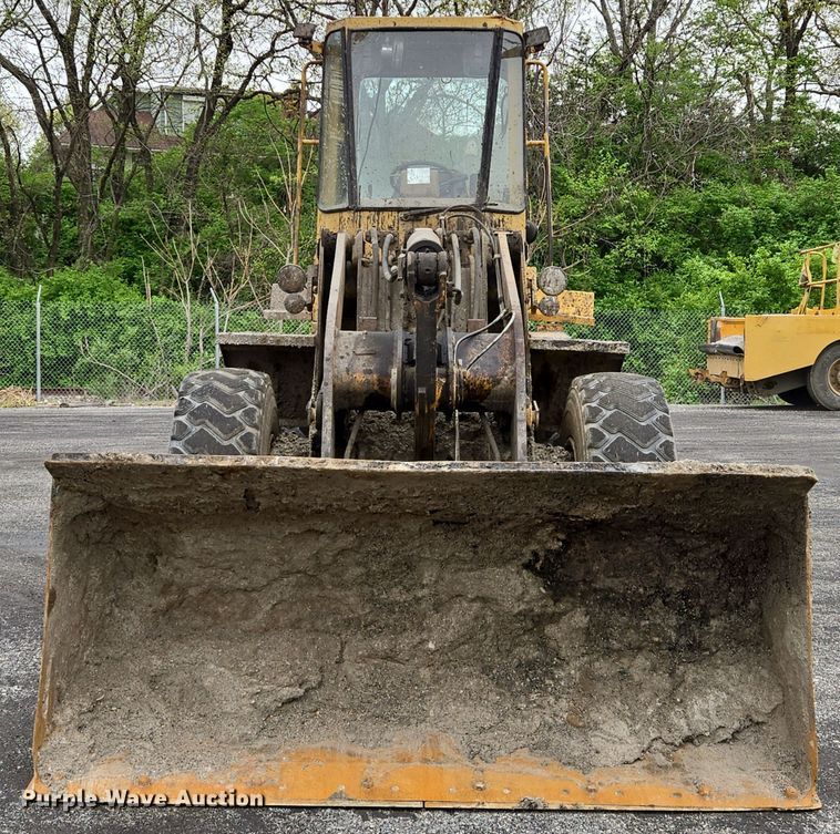 image for item EM7079 1990 Caterpillar 926E wheel loader