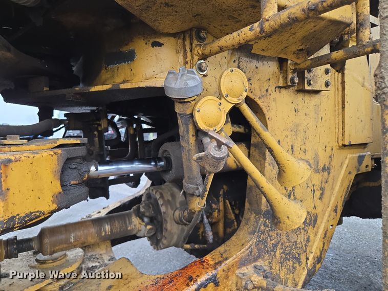 image for item EM7079 1990 Caterpillar 926E wheel loader