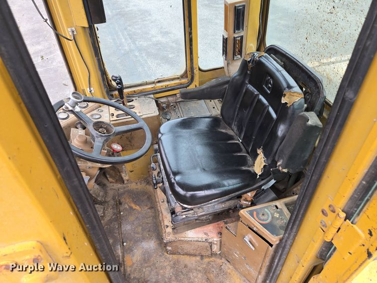 image for item EM7079 1990 Caterpillar 926E wheel loader
